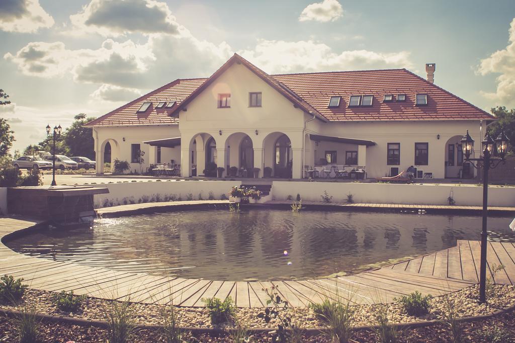 Deak Udvarhaz Kakucs Exterior foto